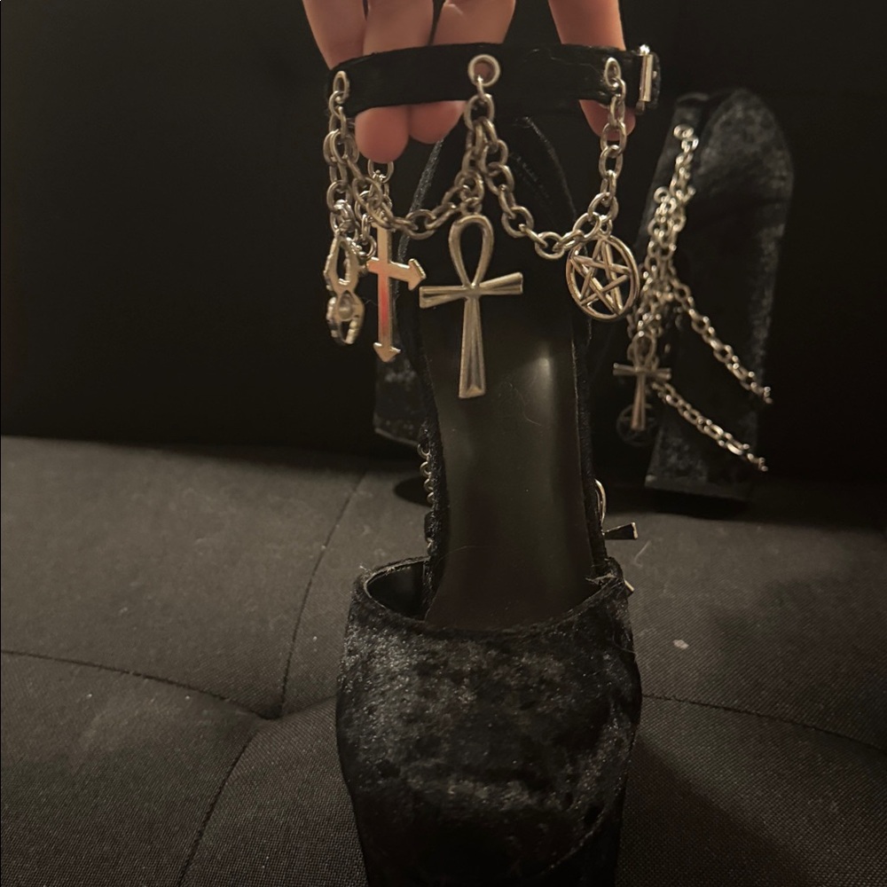 Discontinued DOLLS KILL X THE CRAFT limited edition velvet charmed platforms - Picture 2 of 9